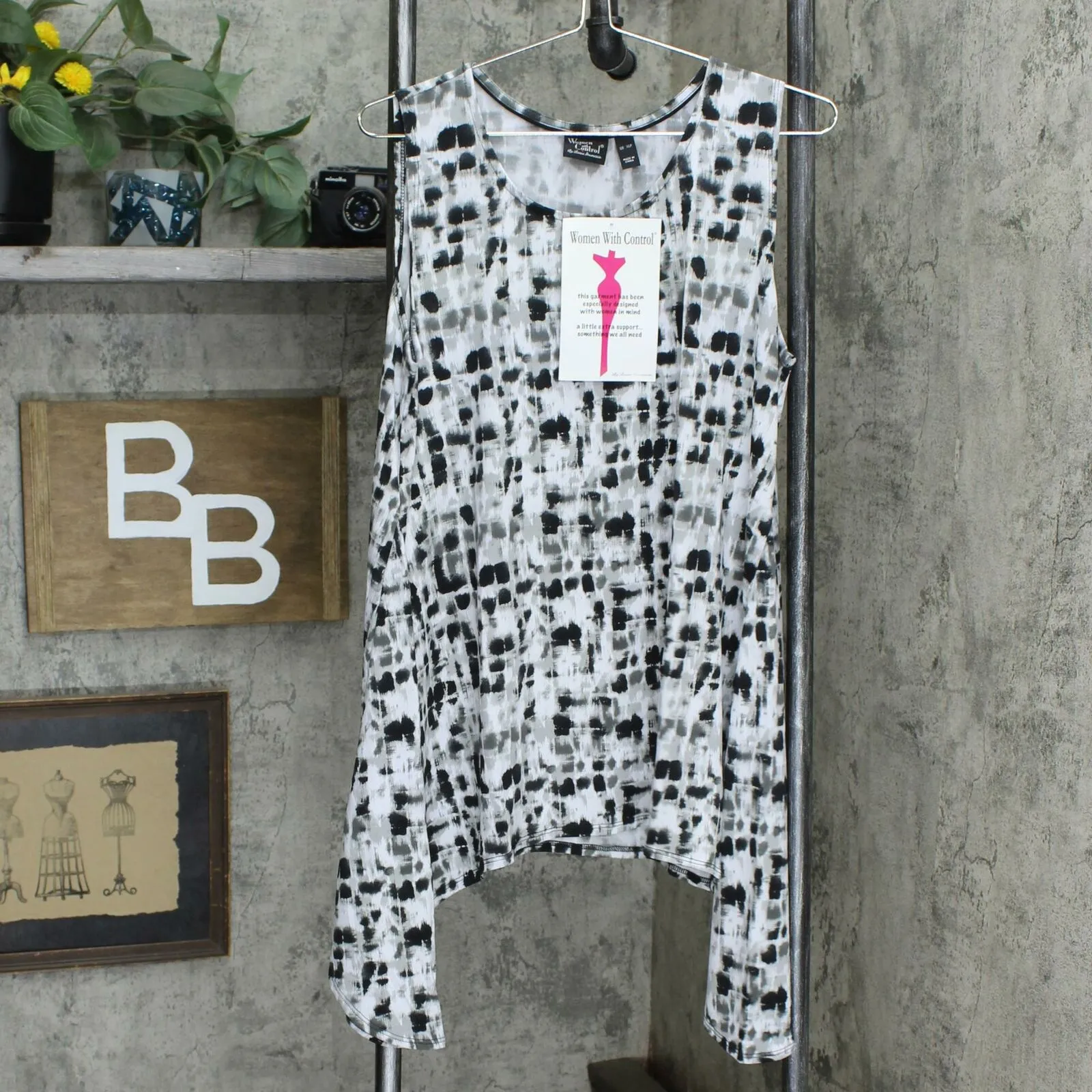 NWT Women With Control Petite Printed Tunic With Capri Pants. A301327 PXL